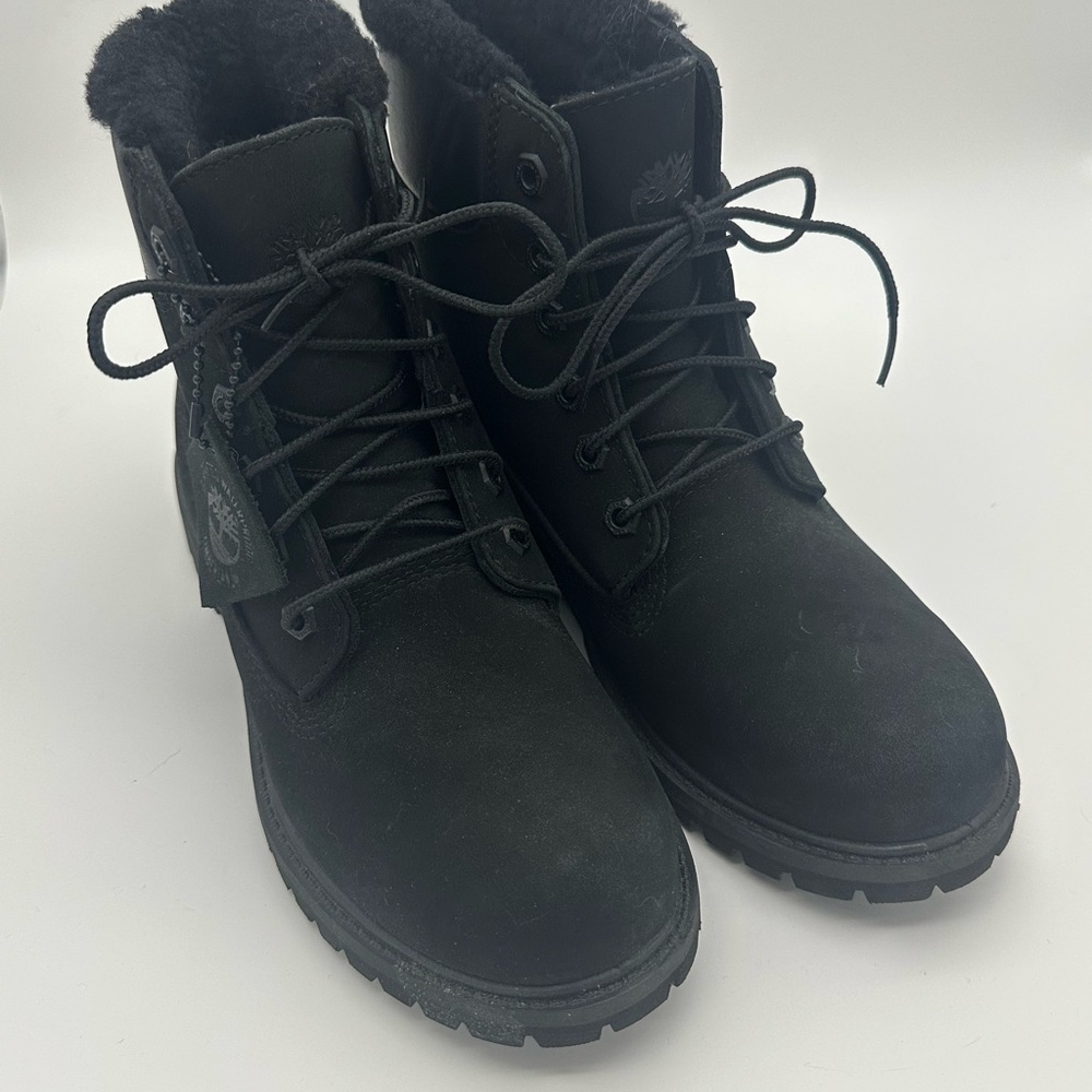 Timberland Black Lace-Up Boots with Fur.